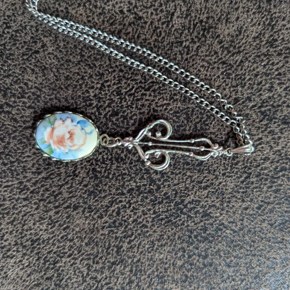 Vintage painted necklace - Picture 3 of 5